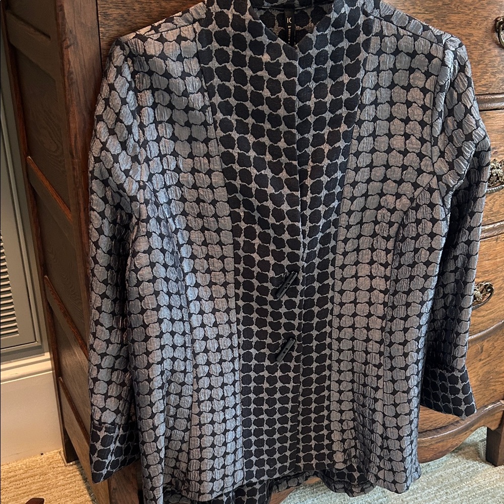 Black & silver jacket in M